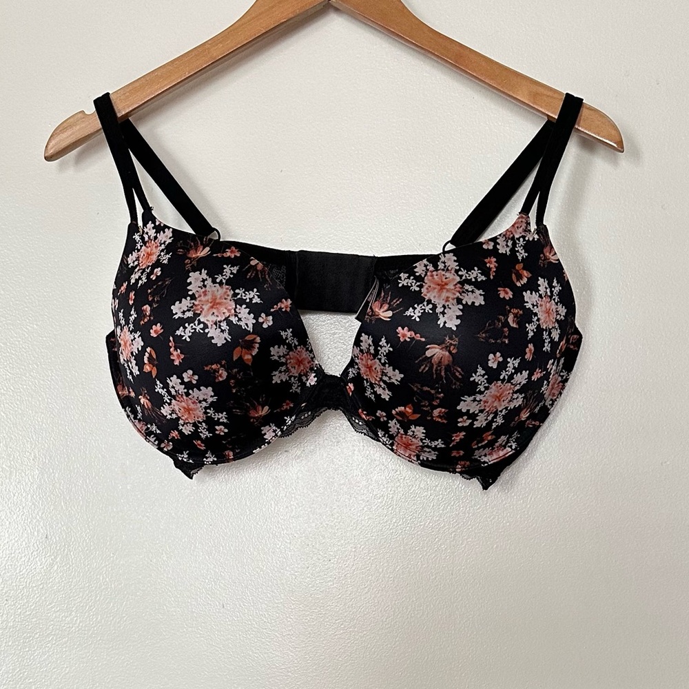 Victoria’s Secret Floral Lace Very Sexy Push-up Bra Size 36 DD
